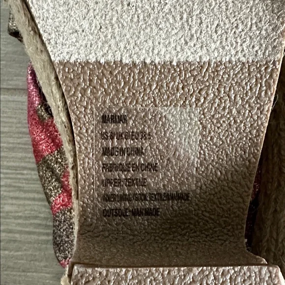 🍁Shoedazzle Pink and Green Platform Sandals - Picture 5 of 6